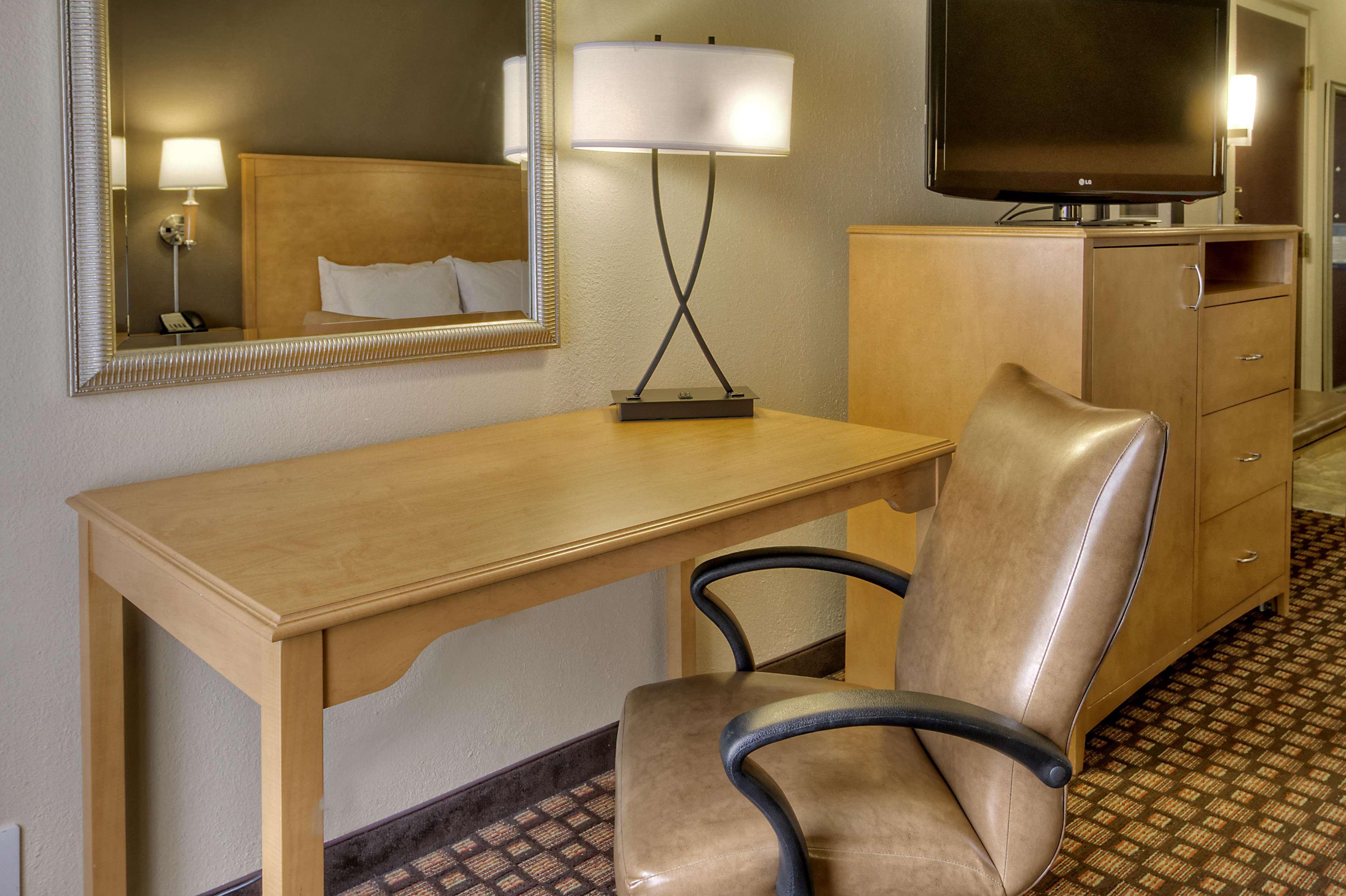 Hampton Inn & Suites Nashville-Vanderbilt-Elliston Place Экстерьер фото