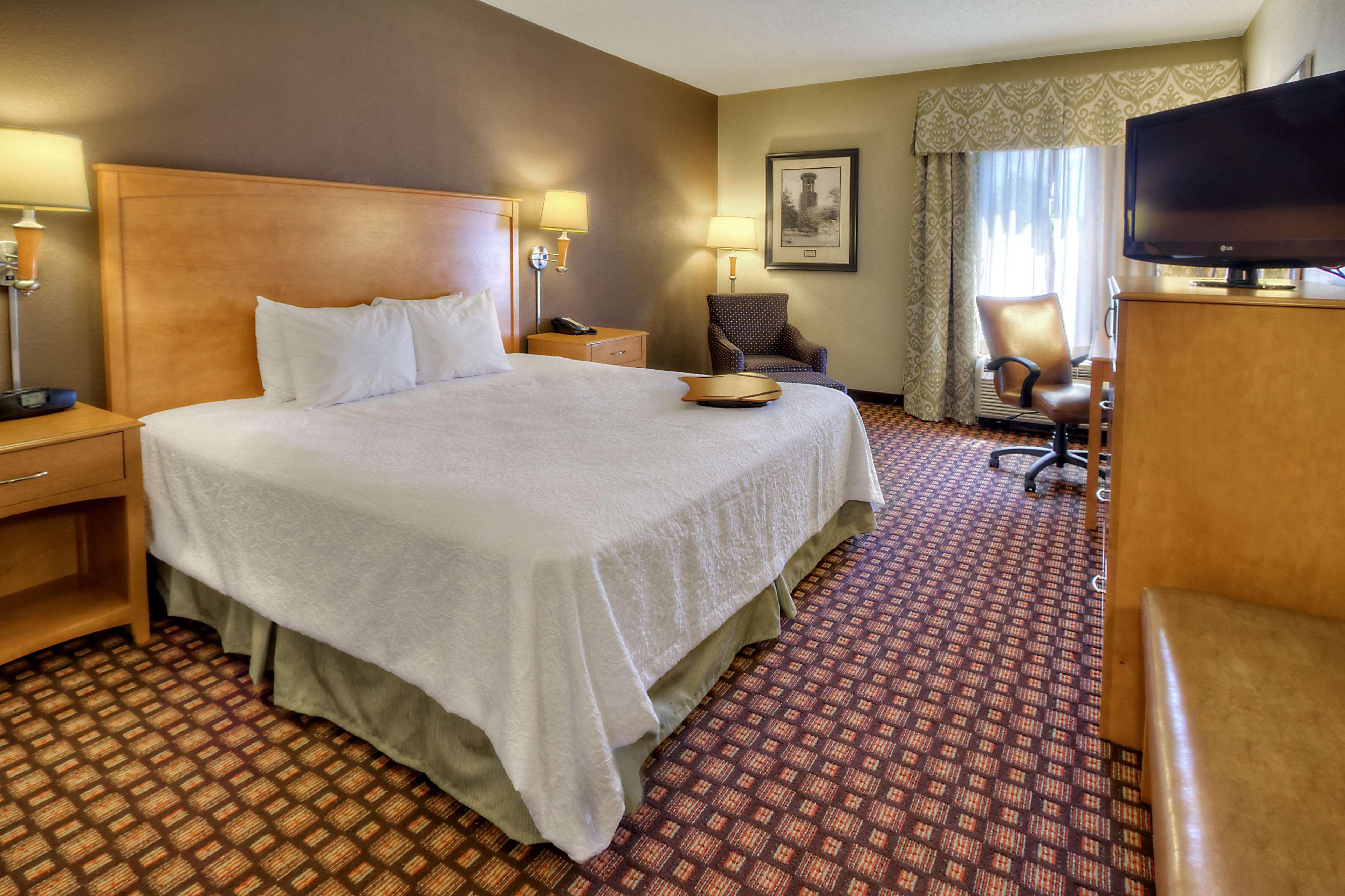 Hampton Inn & Suites Nashville-Vanderbilt-Elliston Place Экстерьер фото