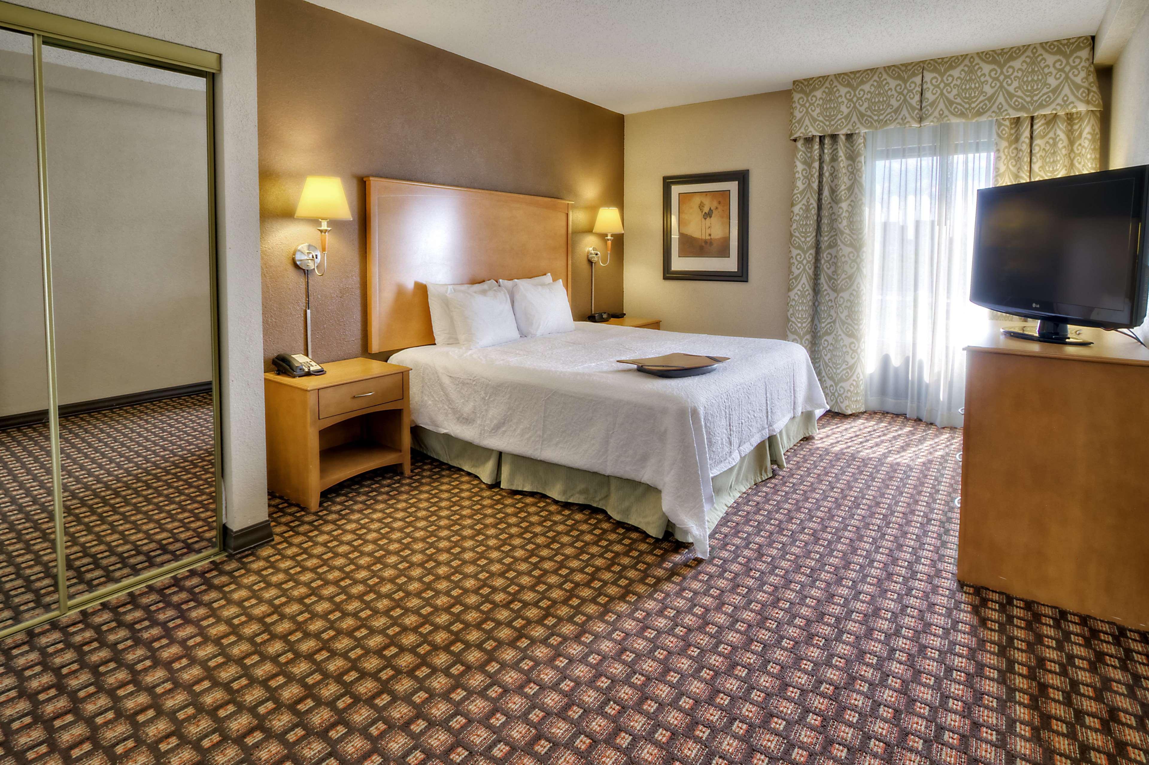 Hampton Inn & Suites Nashville-Vanderbilt-Elliston Place Экстерьер фото