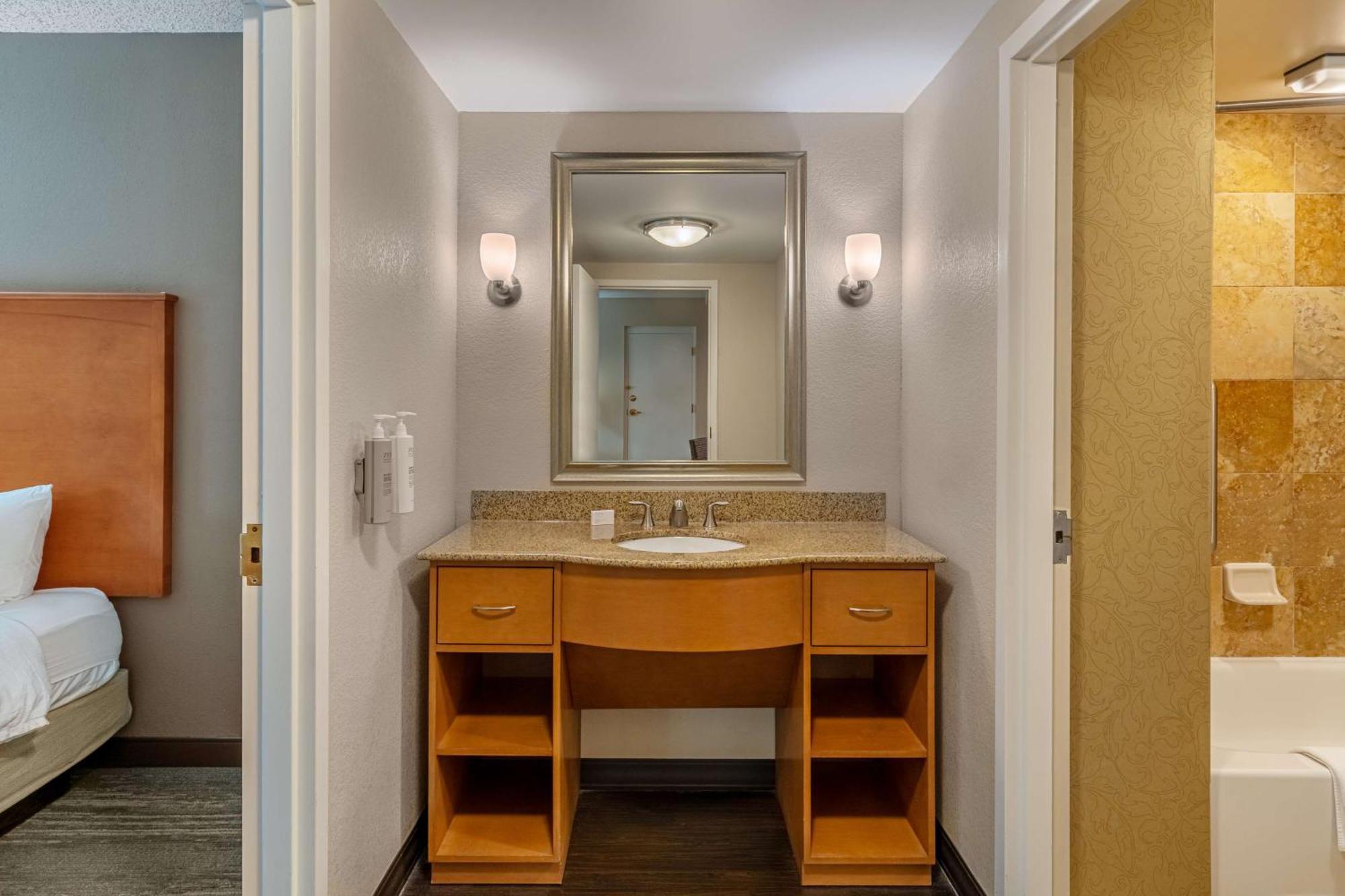 Hampton Inn & Suites Nashville-Vanderbilt-Elliston Place Экстерьер фото
