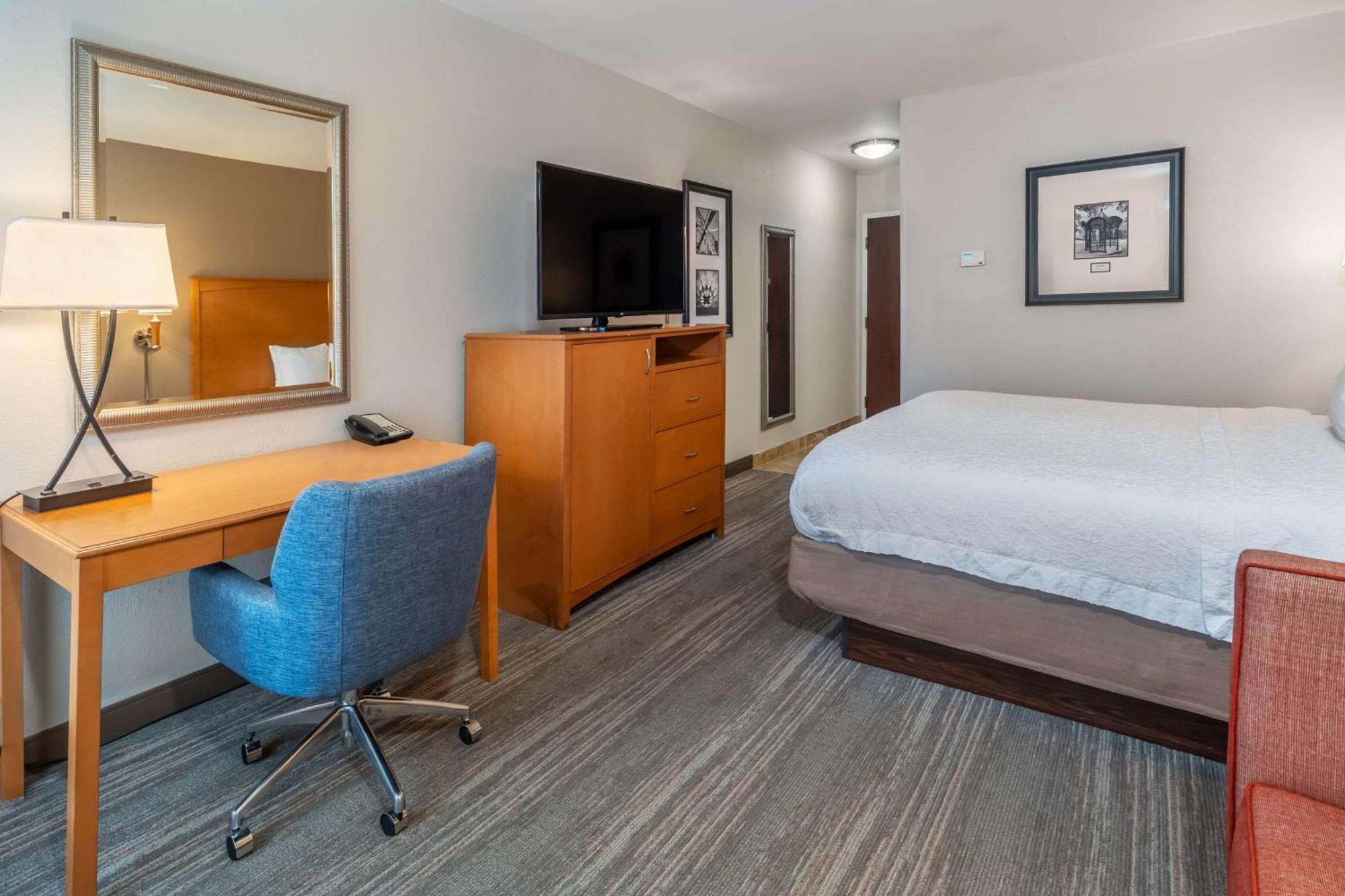 Hampton Inn & Suites Nashville-Vanderbilt-Elliston Place Экстерьер фото