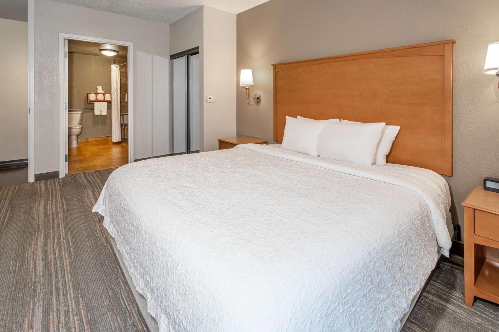 Hampton Inn & Suites Nashville-Vanderbilt-Elliston Place Экстерьер фото