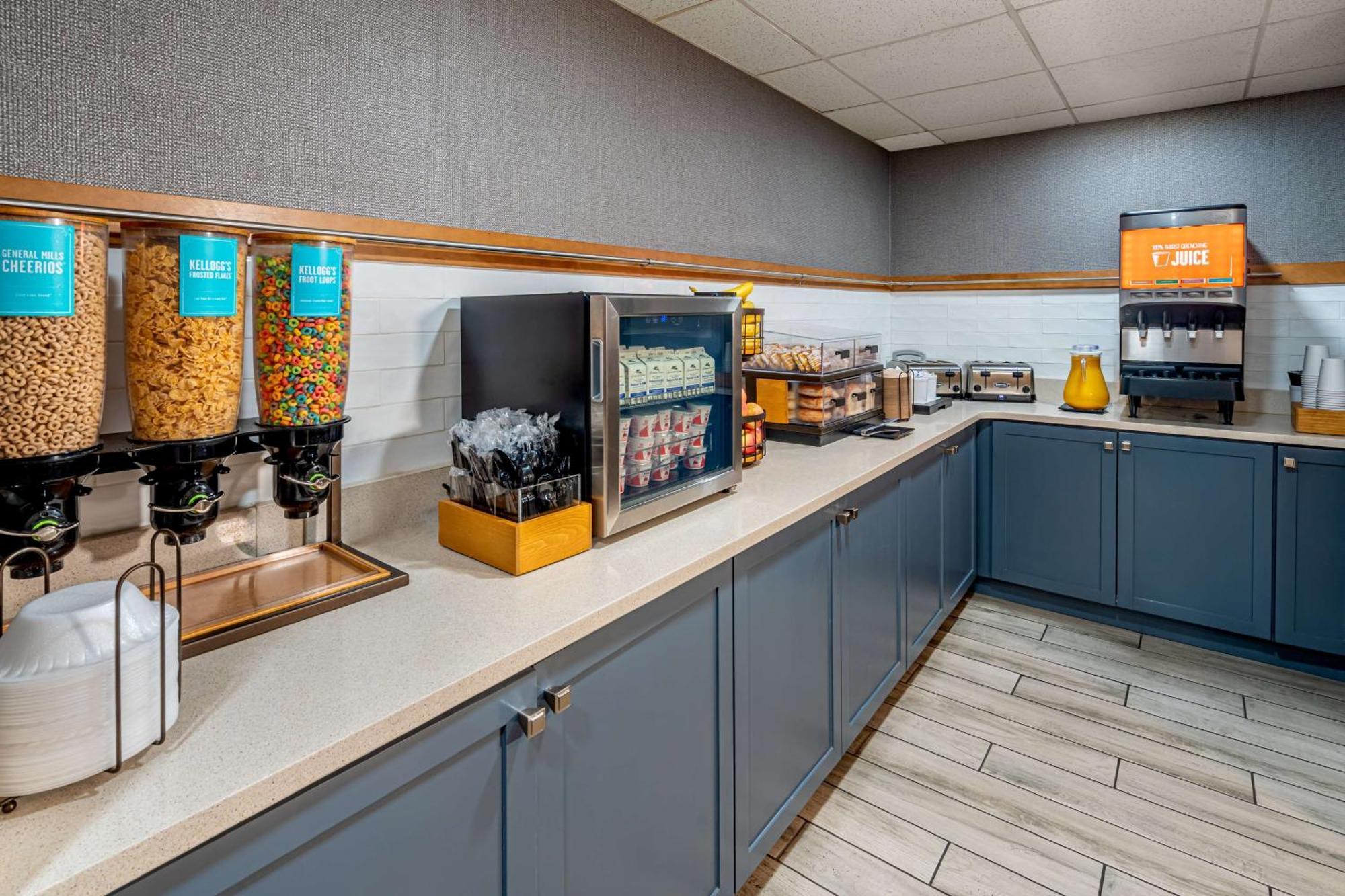 Hampton Inn & Suites Nashville-Vanderbilt-Elliston Place Экстерьер фото