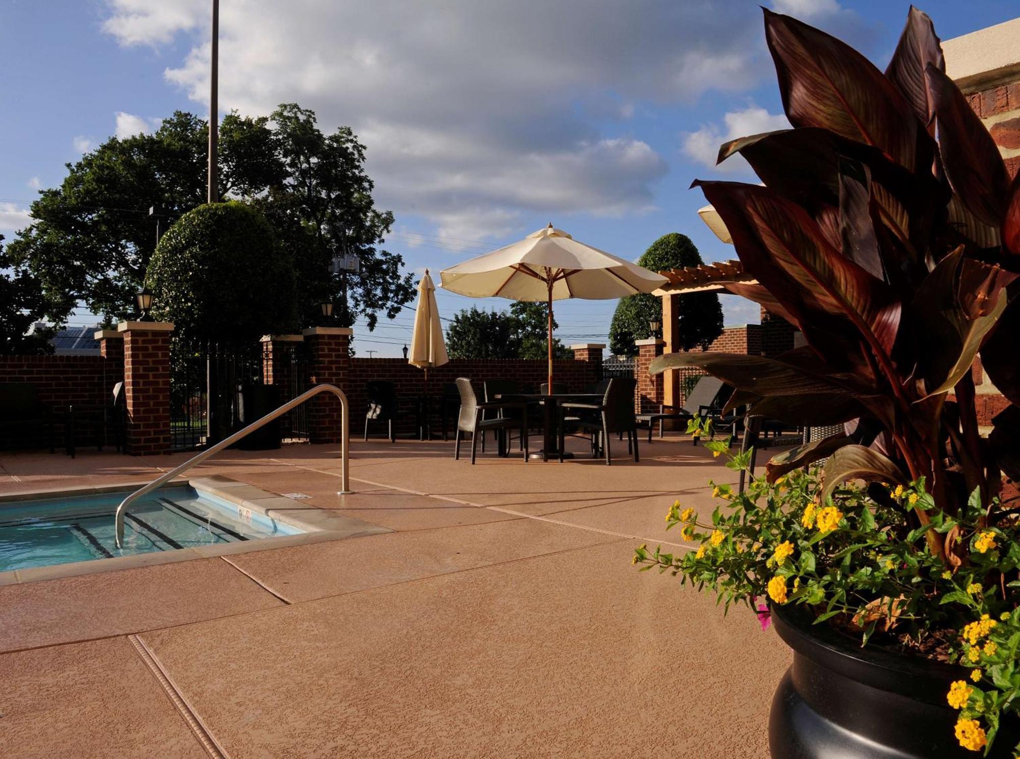 Hampton Inn & Suites Nashville-Vanderbilt-Elliston Place Экстерьер фото